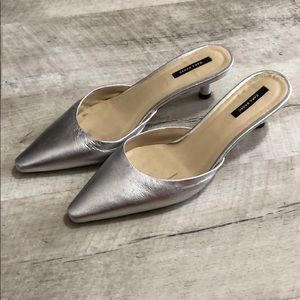 Zara Basic Silver kitten heels. Sz 7